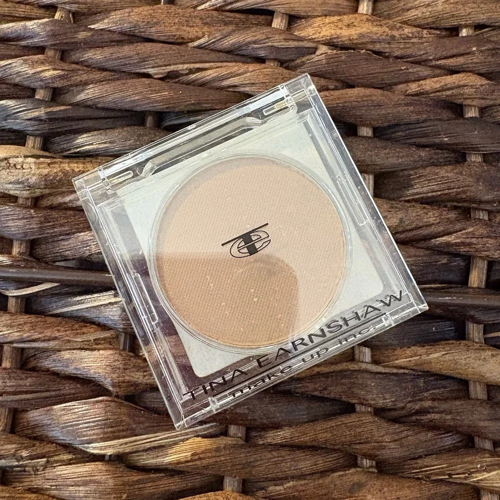Arisan By Tina Earnshaw Makeup Inc., Cosmetics Shade Fawn Eyeshadow
